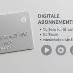 Eine silbergraue kreditkarte liegt auf einer hellen Oberfläche, mit geprägten Zahlen, Chip und kontaktlos-Symbol. Daneben befindet sich eine Textübersicht zu digitalen Abonnements, einschließlich Vorteilen für Streaming, Software und wiederkehrende Einkäufe. Unter den Punkten stehen drei Symbole: ein Play-Button, ein Zahnrad und eine Einkaufstasche. Die Szene verdeutlicht, wie eine kreditkarte für digitale Dienste und laufende Zahlungen genutzt wird.